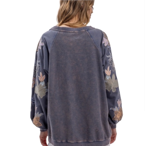 520:  BLUEVELVET NWT SWEATSHIRT BLUE (C) - Picture 2 of 2